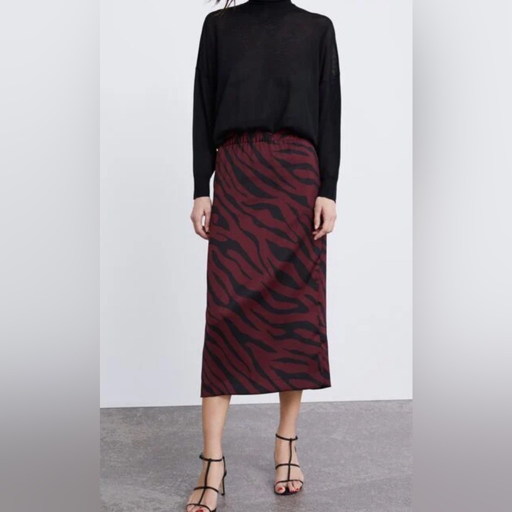 Zara Women’s Midi Animal Print Satin High Back Slit Skirt Black/Burgundy Size XS